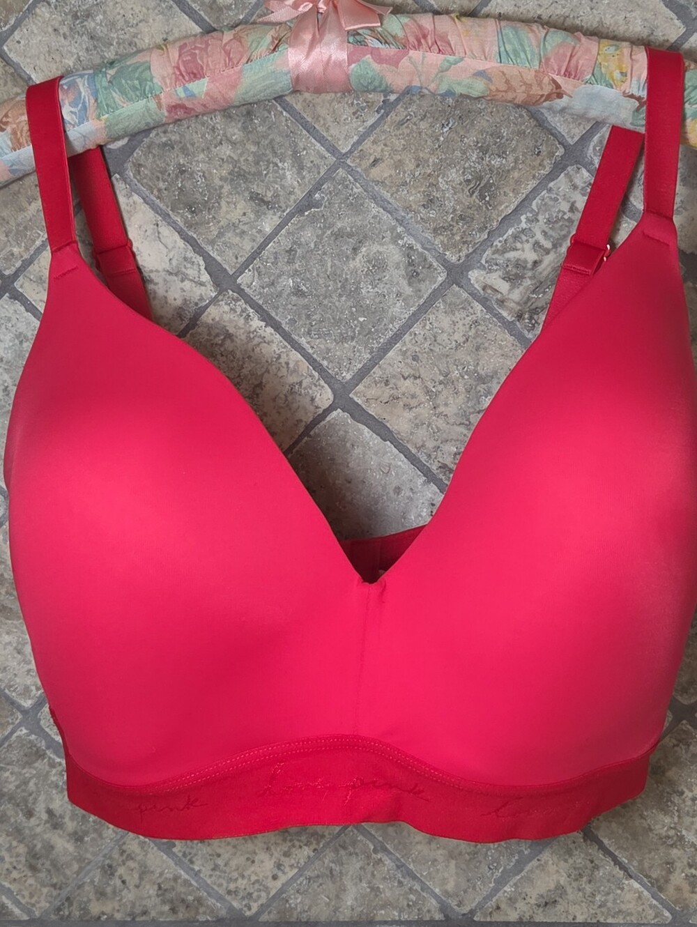 Pink Victorias Secret Wear Everywhere Wireless Lightly Lined Bra 38DDD Red Pink
